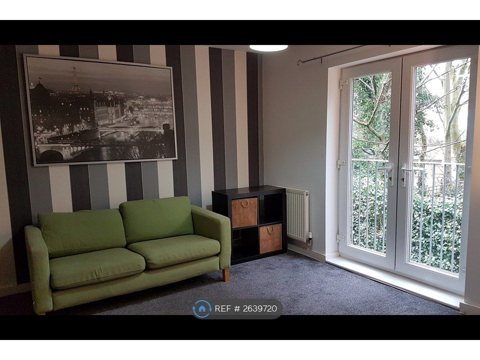 Property photo 3 of 11 Lounge
