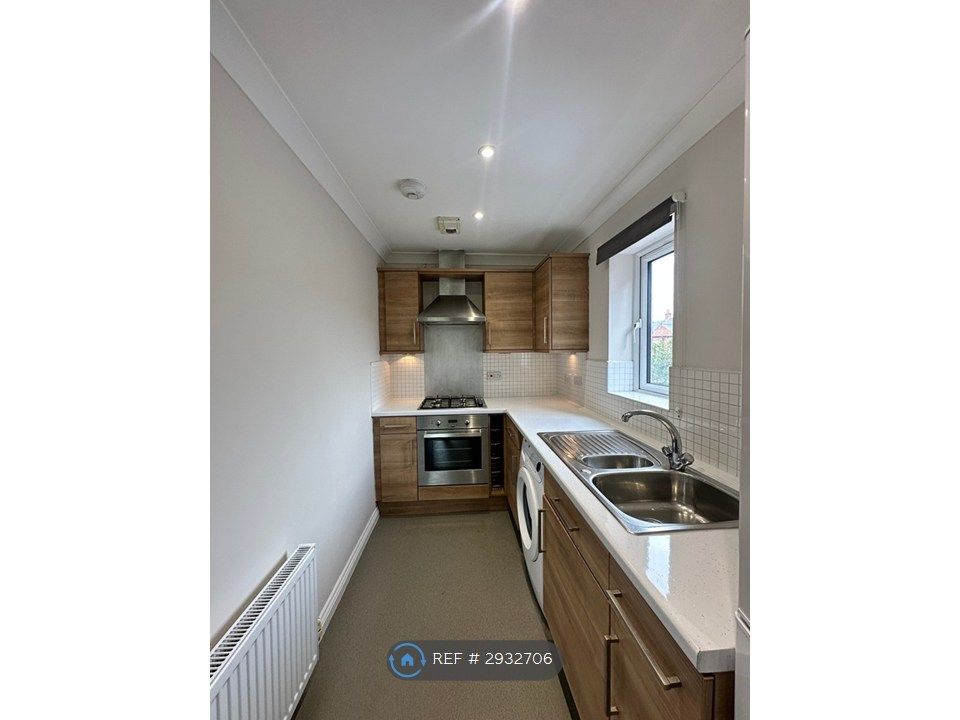 Property photo 3 of 35 Kitchen