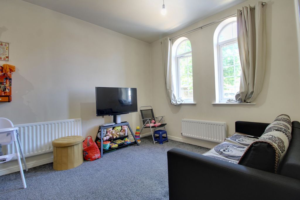 Property photo 3 of 12