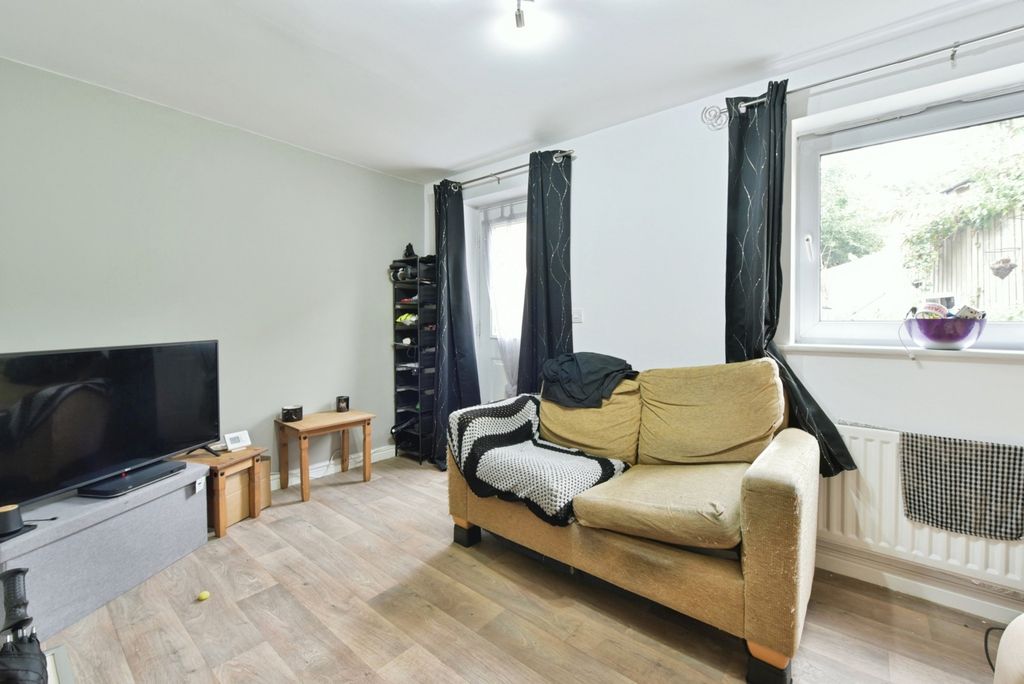 Property photo 3 of 17 Photo