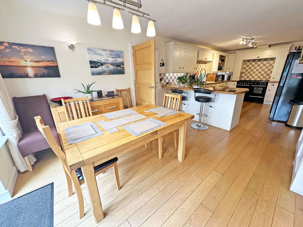 Property photo 3 of 32