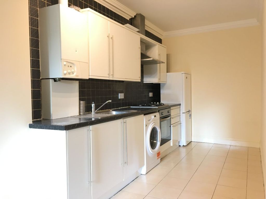 Property photo 3 of 10 Kitchen