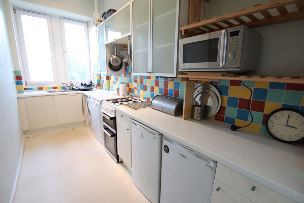 Property photo 3 of 7 Kitchen