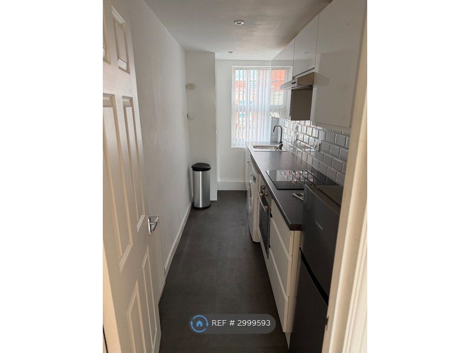 Property photo 2 of 6 Kitchen