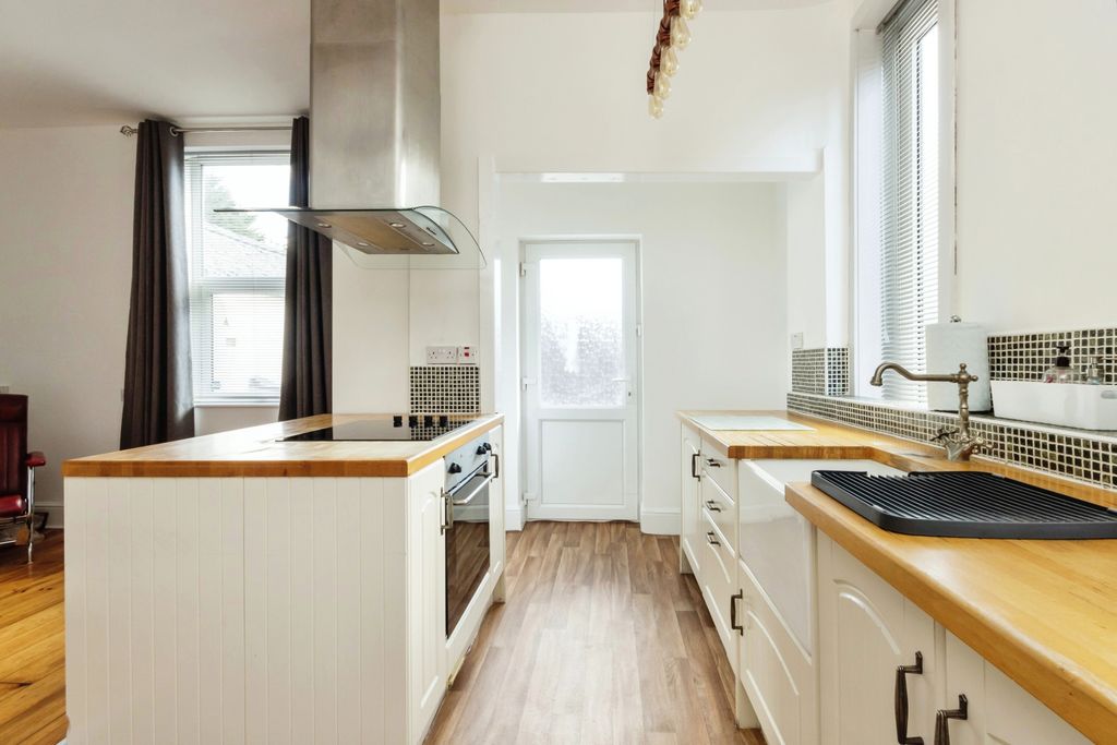 Property photo 1 of 20 Kitchen