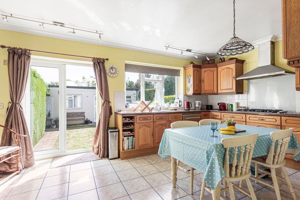 Property photo 3 of 18 Kitchen