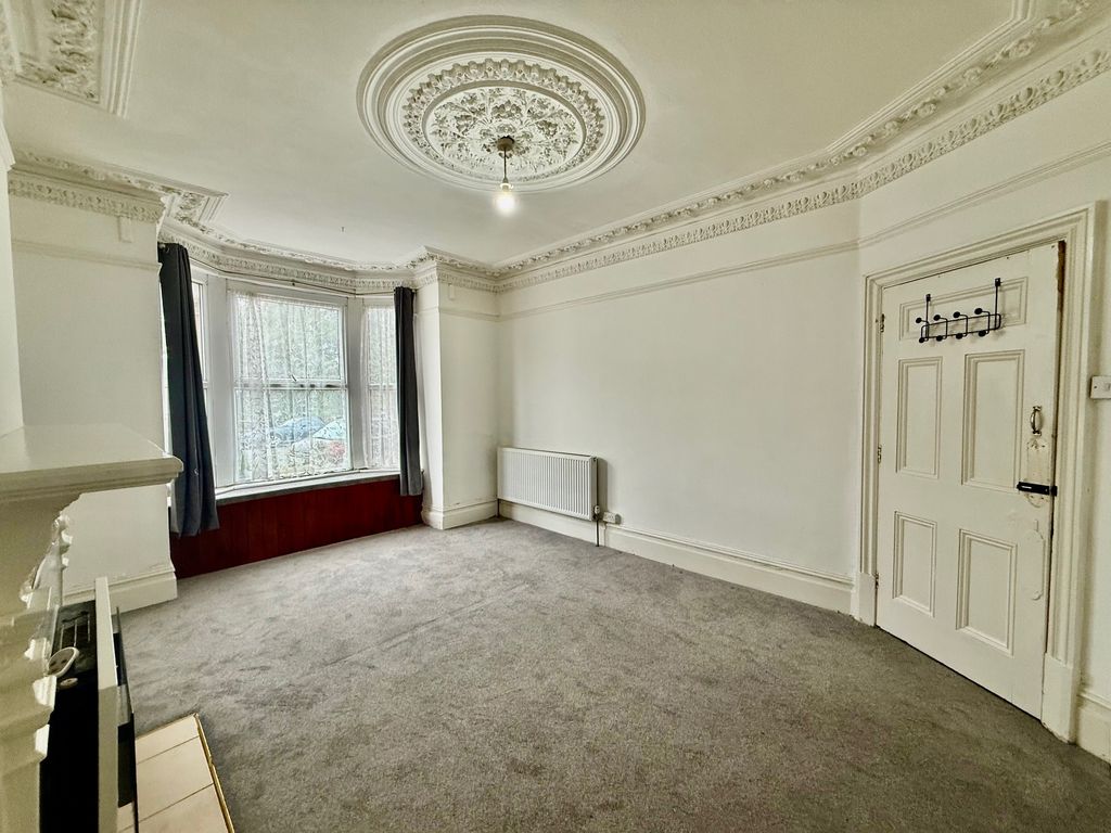 Property photo 3 of 18 Image