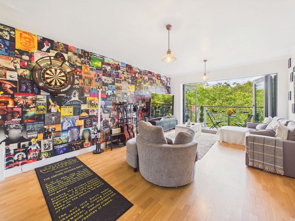 Property photo 1 of 12 Lounge