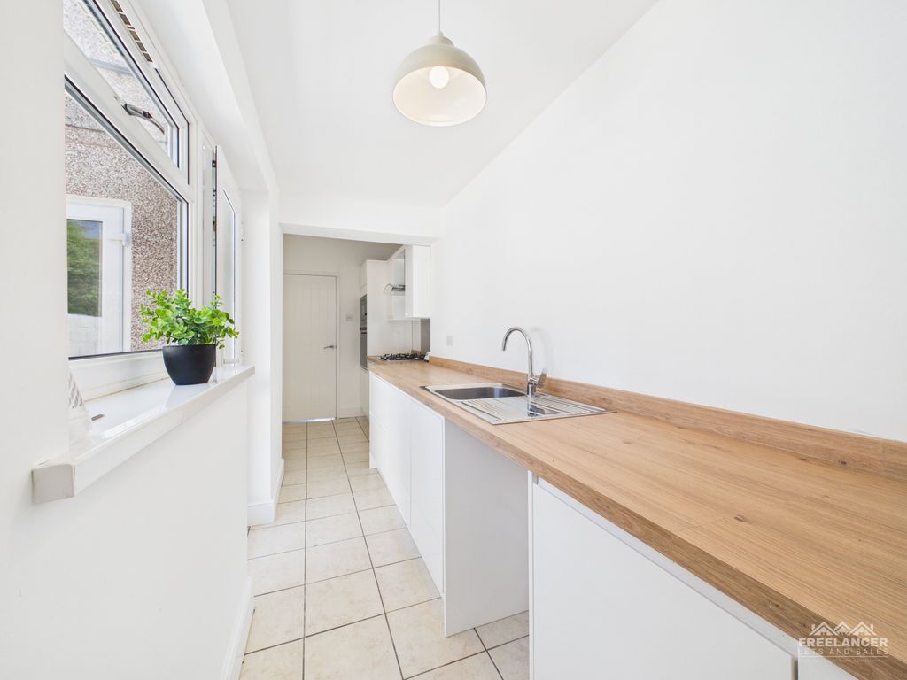 Property photo 3 of 16 Kitchen 2