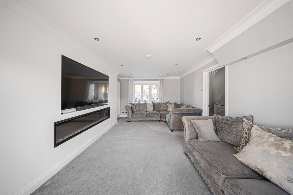 Property photo 3 of 27