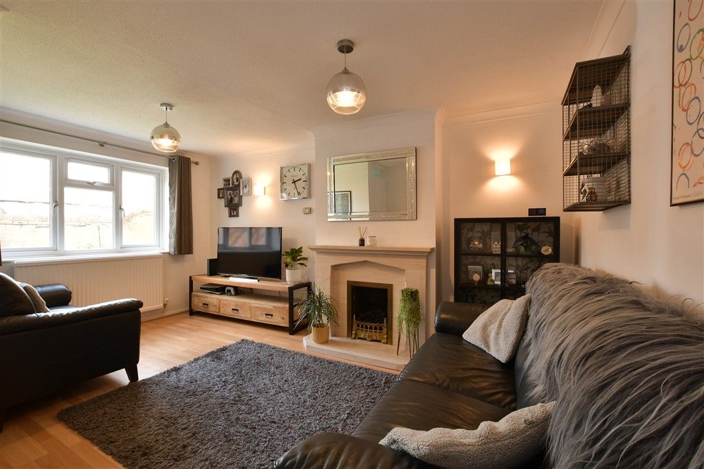 Property photo 3 of 15 Lounge