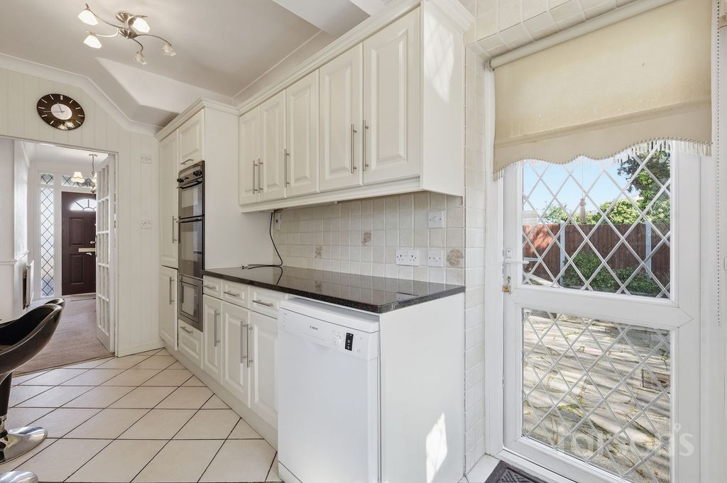 Additional image 5 of 3 bed semi-detached house for saleTemple Avenue, Dagenham RM8