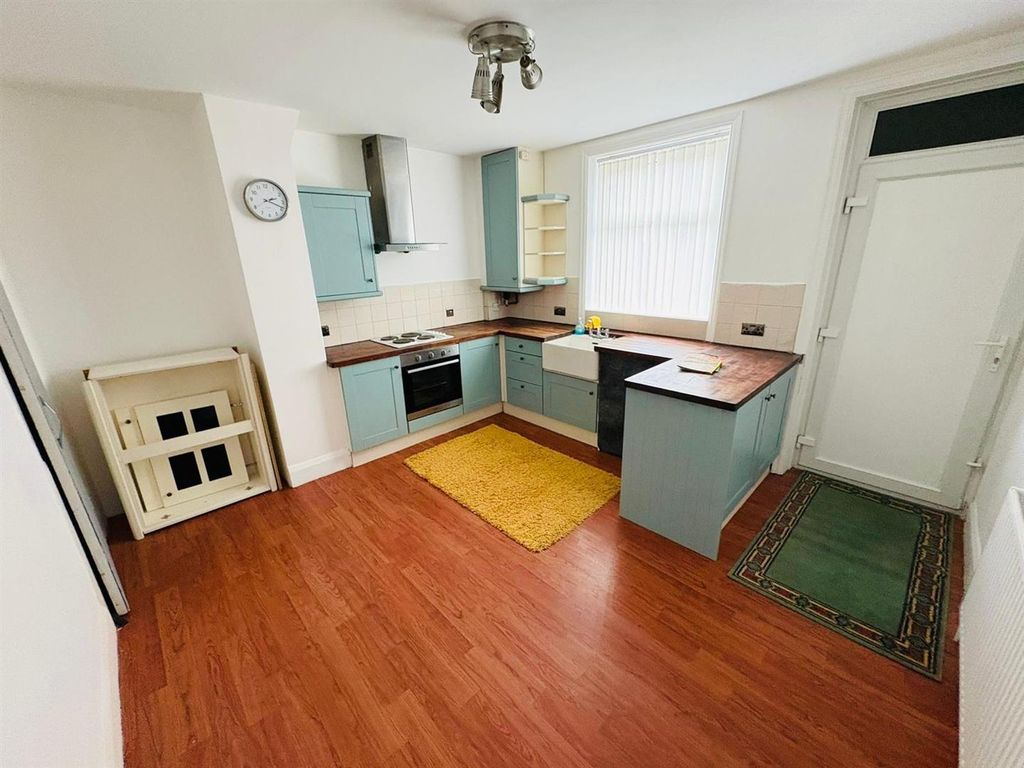 Property photo 3 of 14 Fitted Dining Kitchen: