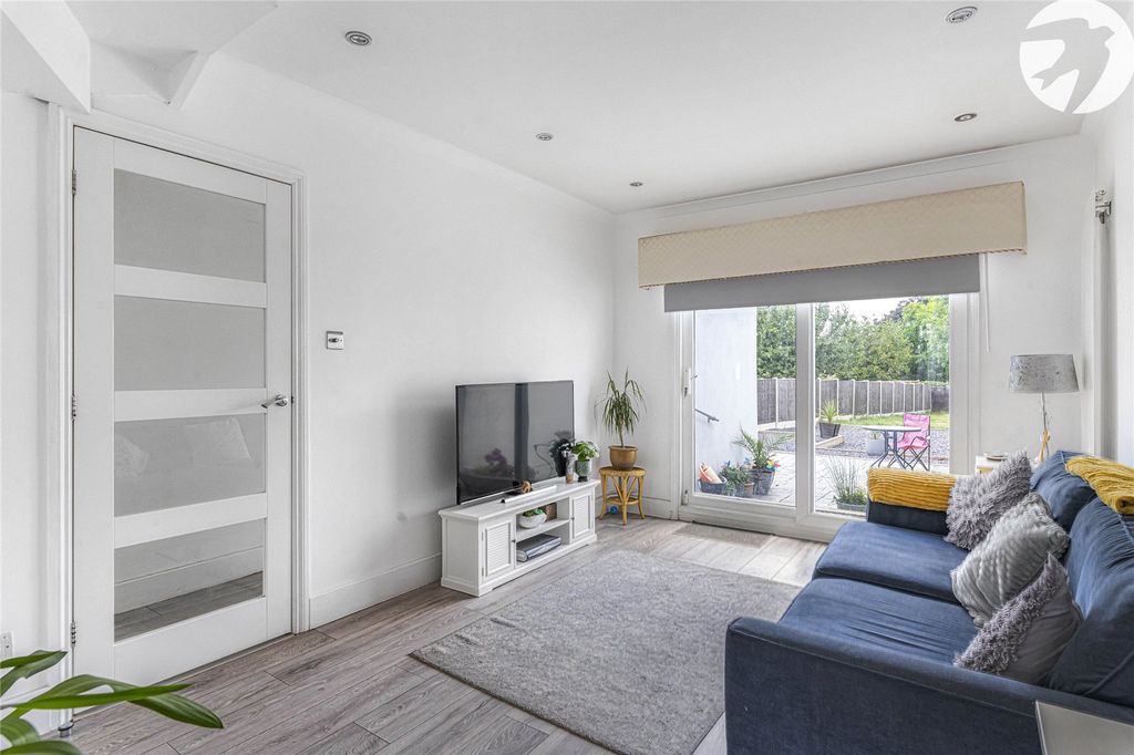 Property photo 2 of 17 Living Room