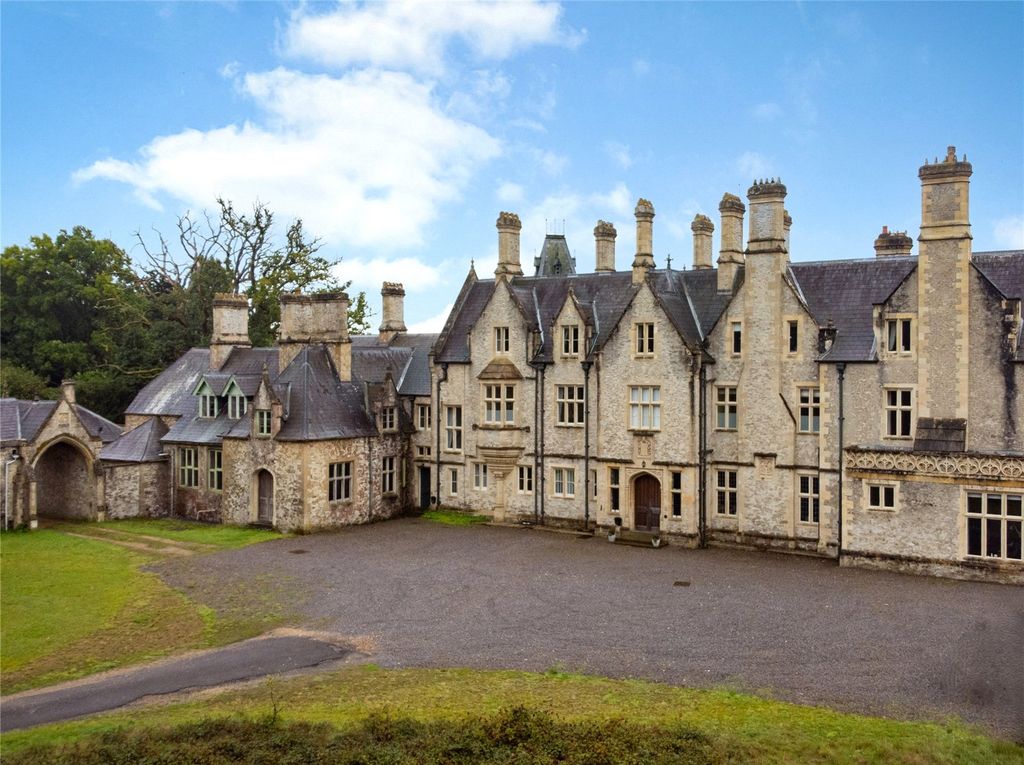 Property photo 1 of 33 House. Partnership