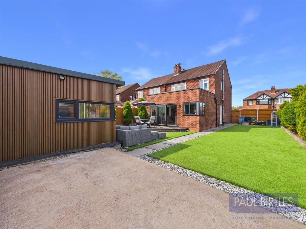 Property photo 2 of 33 Cam01301G0-Pr0759-Still038.Jpg