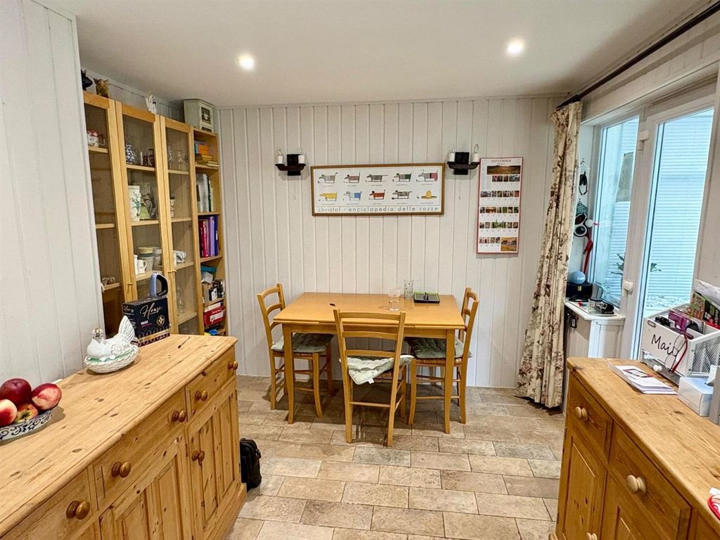 Property photo 3 of 20 Kitchen / Dining Room