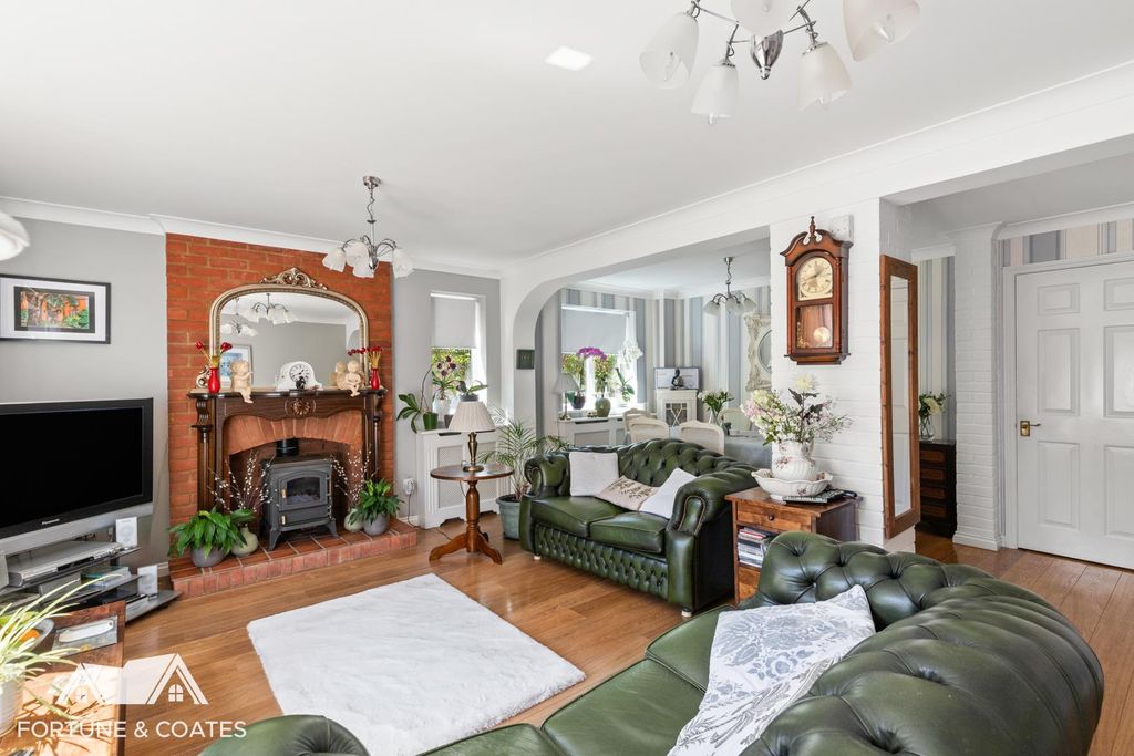 Property photo 2 of 24 Thecornerhouse_29.Jpg