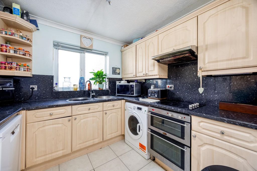 Property photo 2 of 14 Kitchen