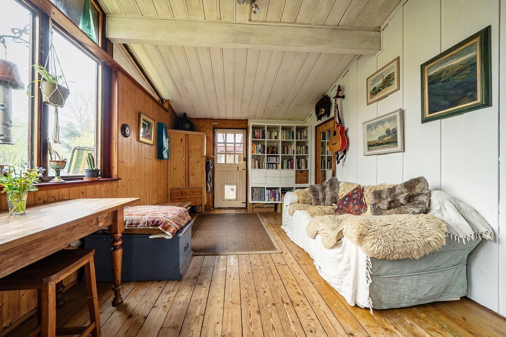 Property photo 3 of 14