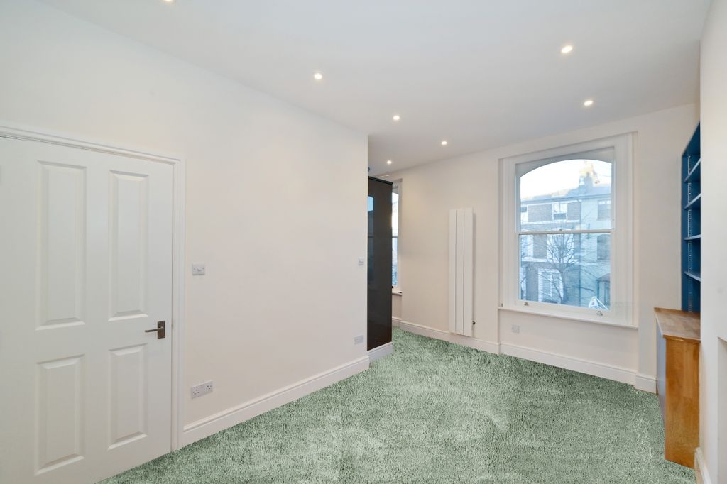 Property photo 3 of 6