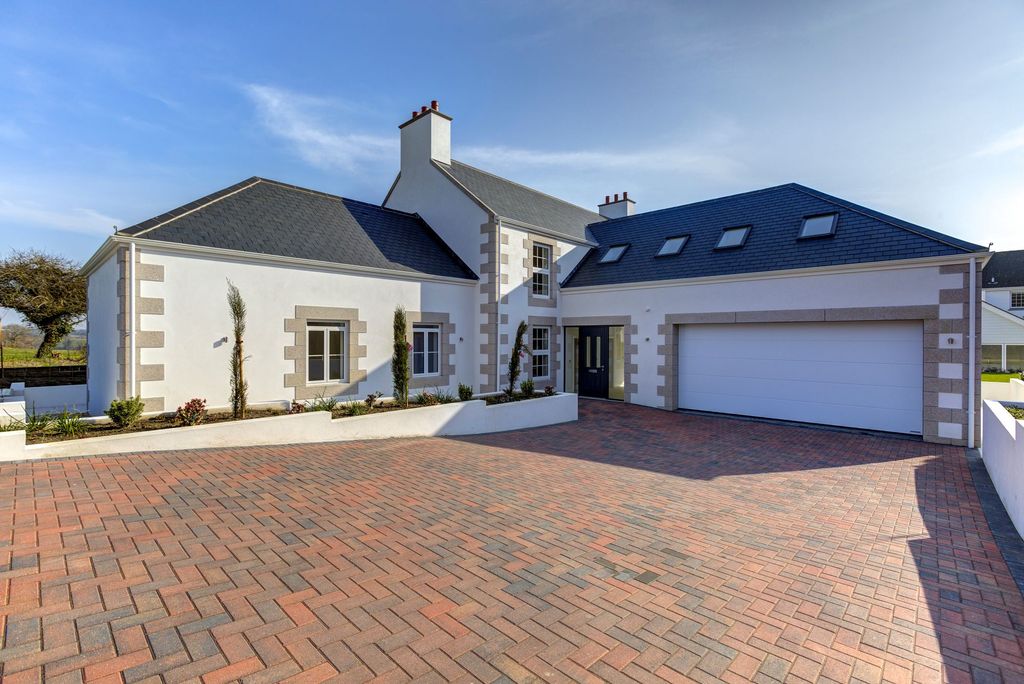 Property photo 2 of 71