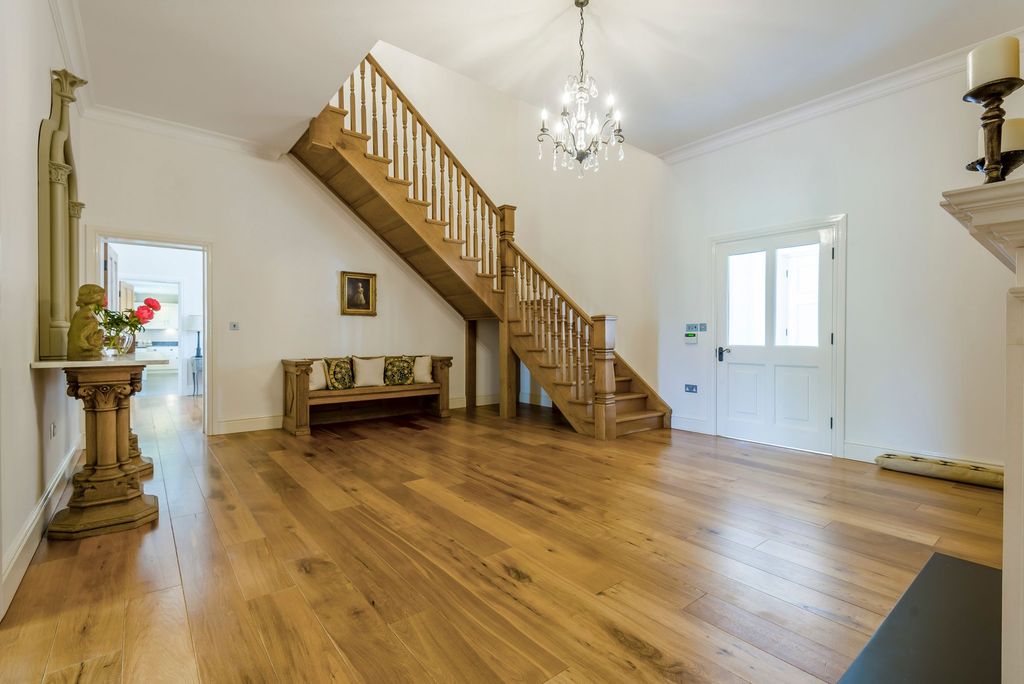 Property photo 2 of 42
