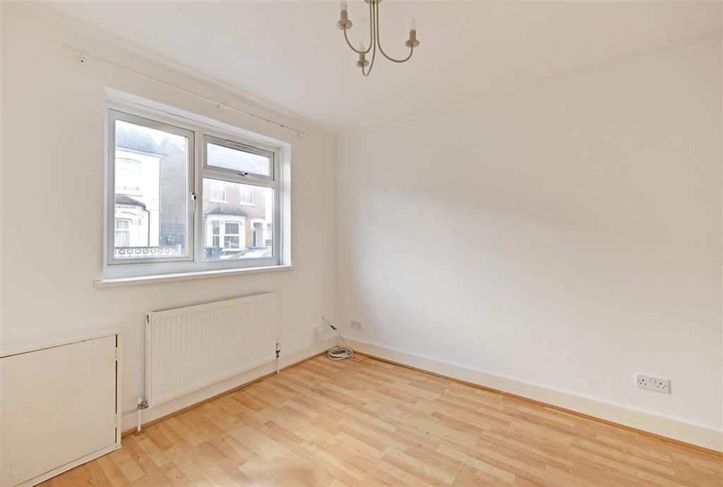 Property photo 3 of 10 Reception 1