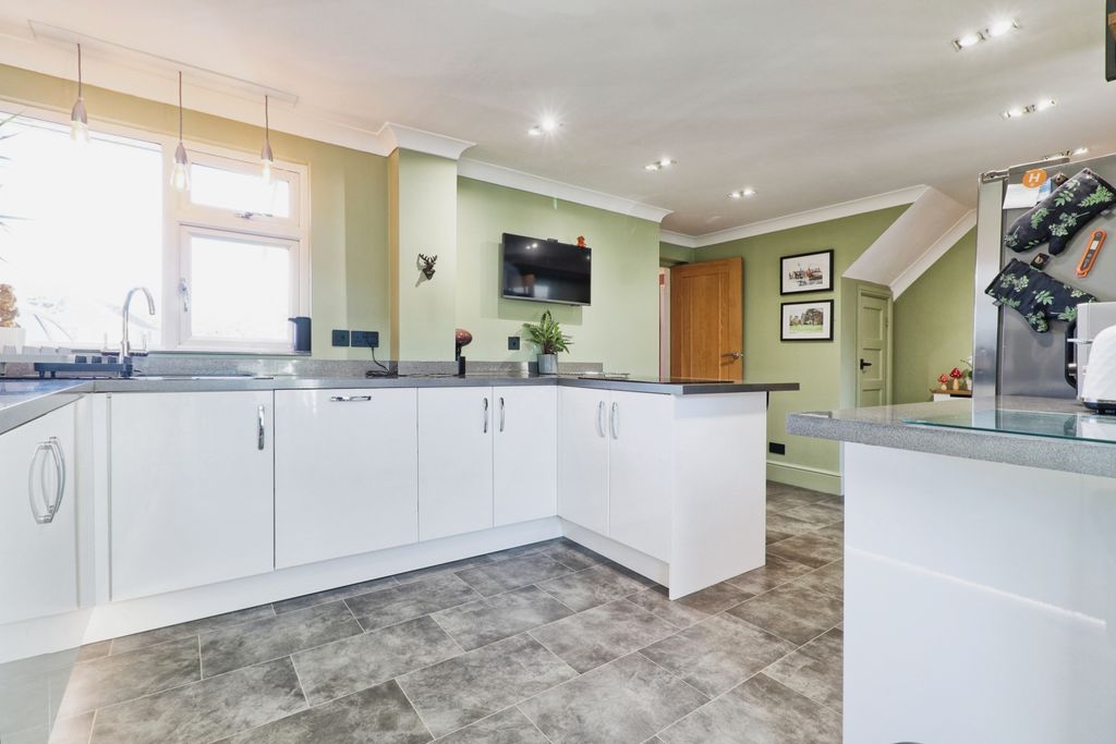 Property photo 2 of 15 Kitchen