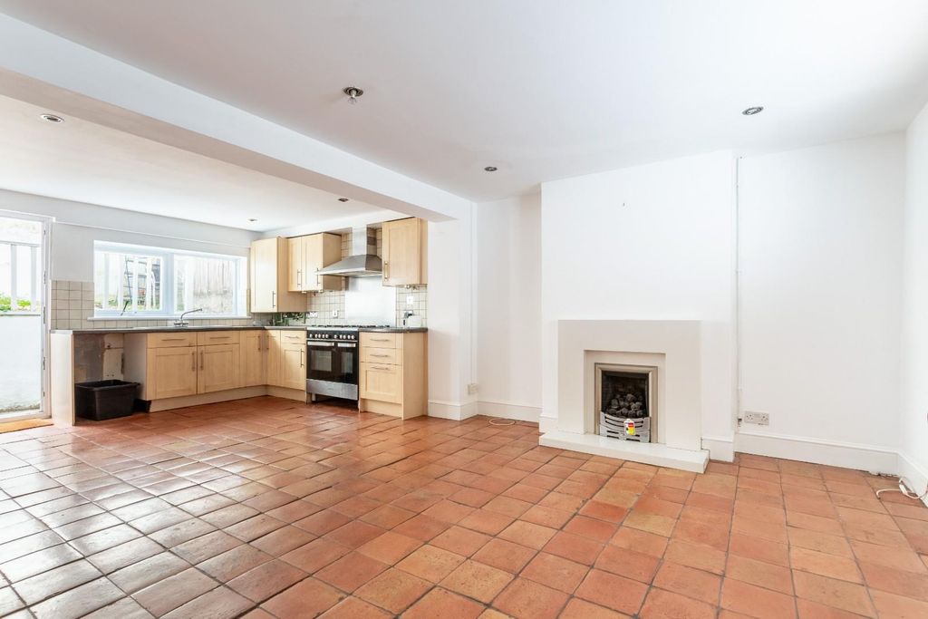 Property photo 3 of 16 Shirley Street-2.Jpg
