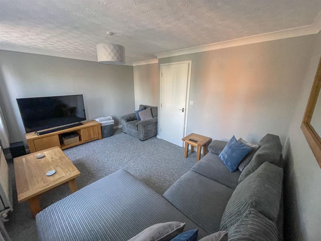 Property photo 2 of 18 Lounge