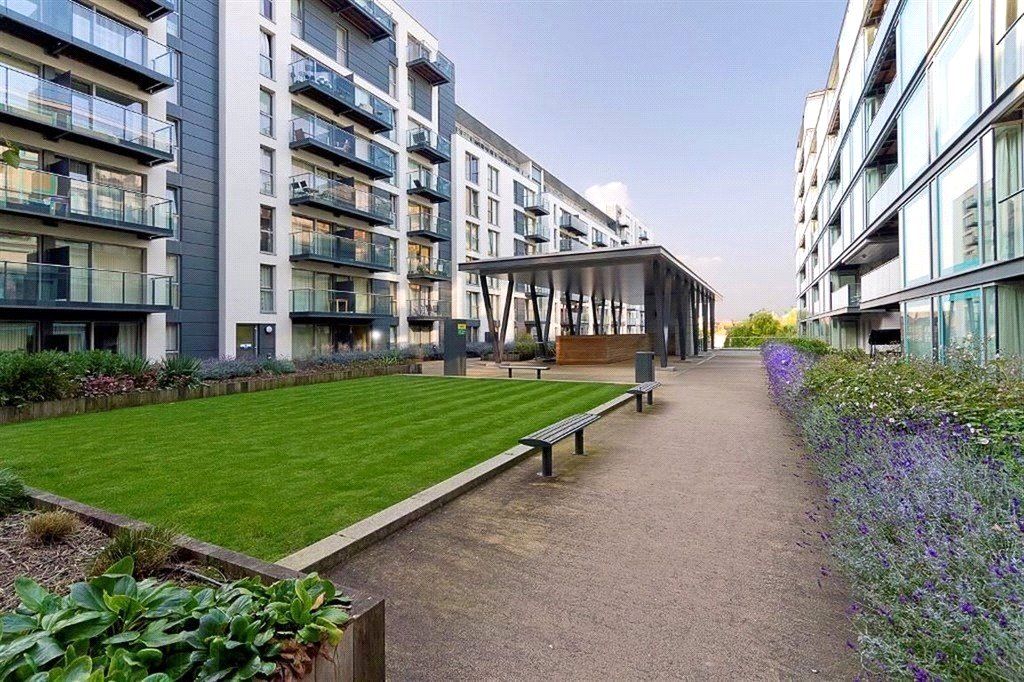 Property photo 3 of 17 Communal Garden