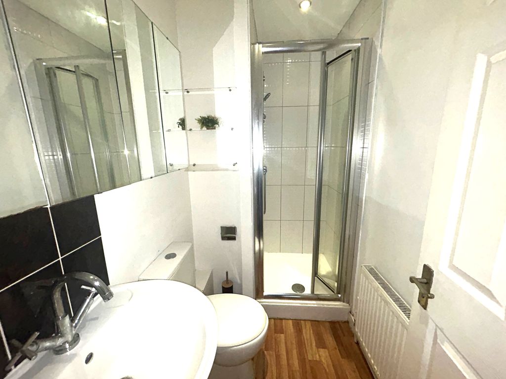 Property photo 3 of 3 Shower