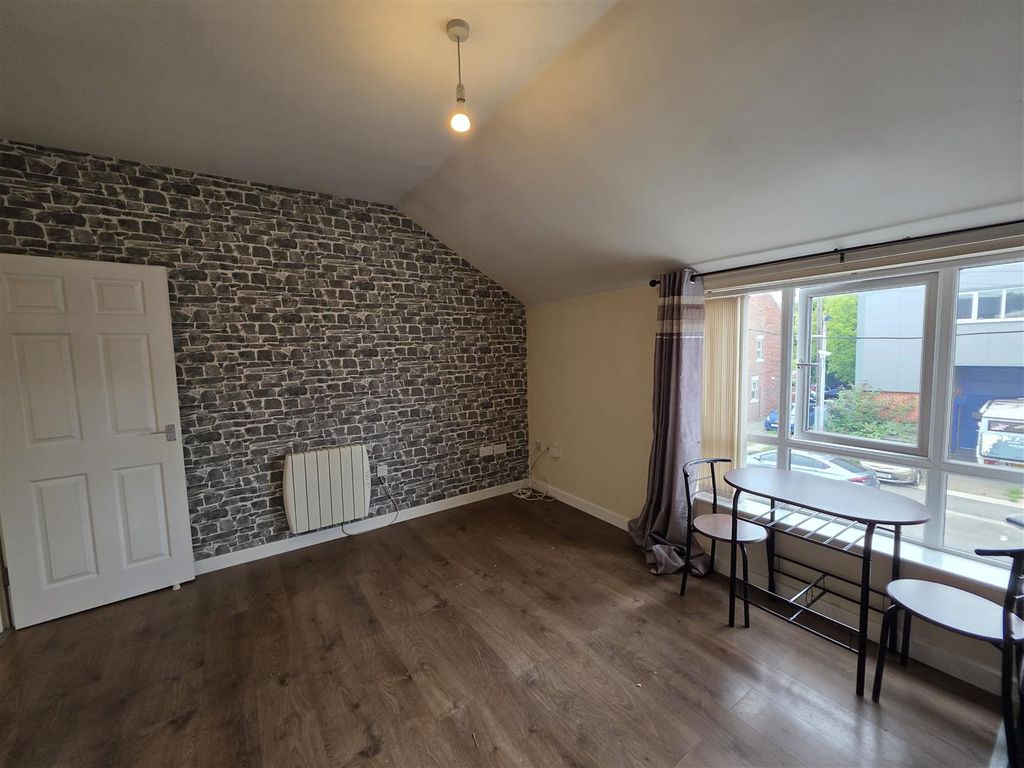 Property photo 2 of 10 1000055172.Jpg