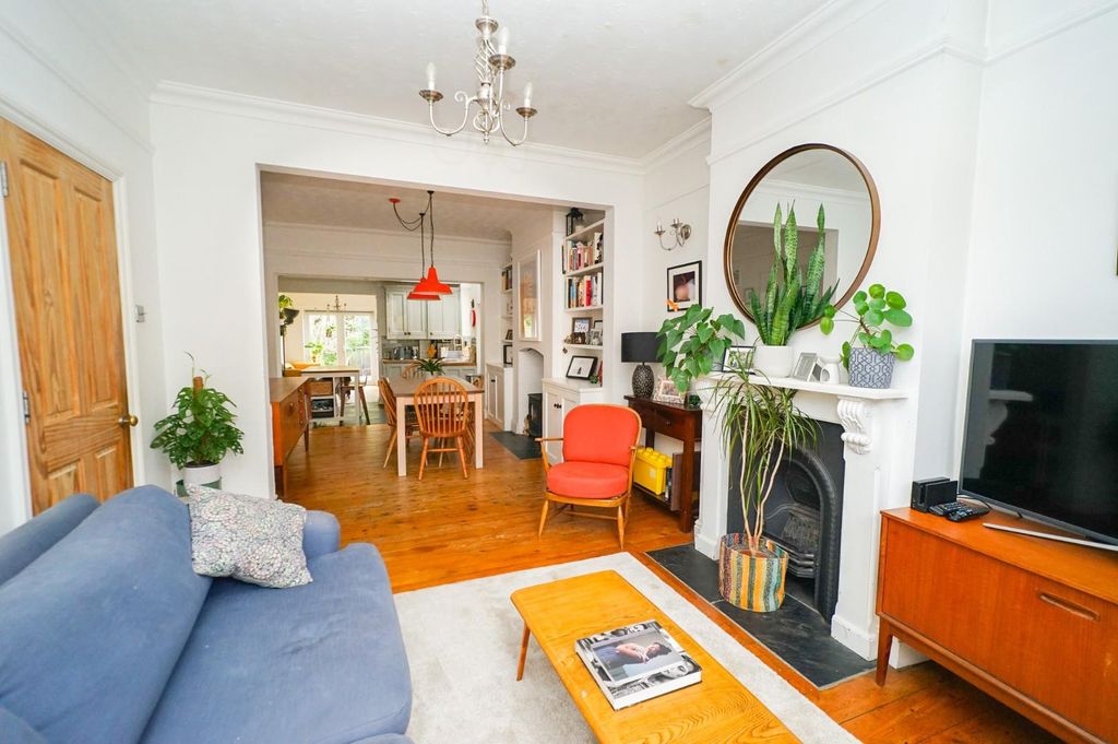 Property photo 2 of 27