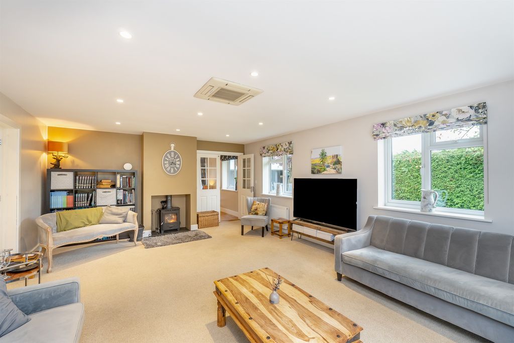 Property photo 3 of 18