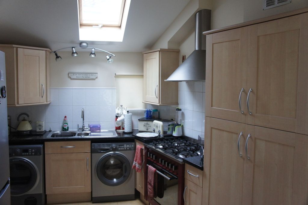 Property photo 3 of 11 Kitchen