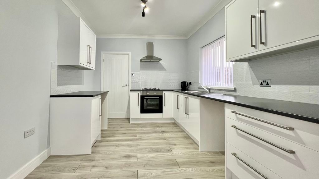 Property photo 3 of 18 Photo 9