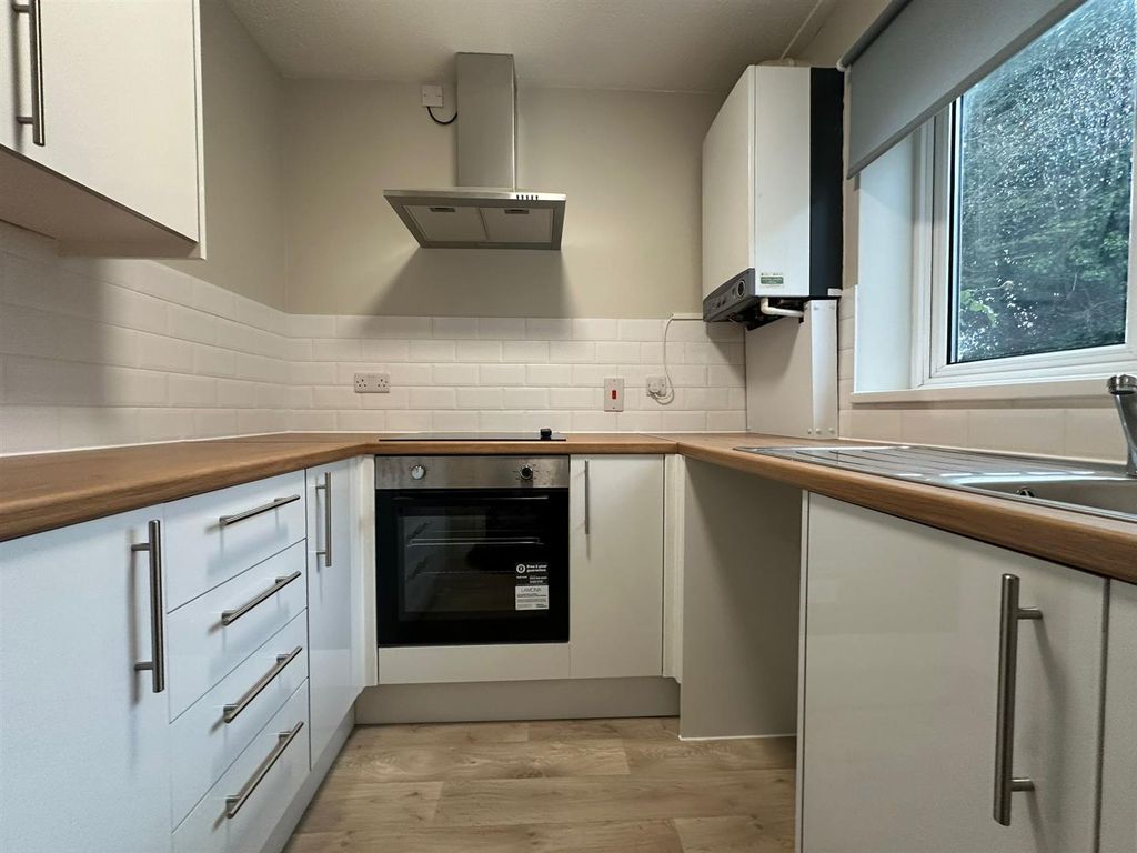 Property photo 3 of 7 Kitchen.Jpg