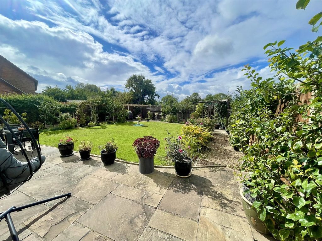 Property photo 2 of 32 Picture No. 30