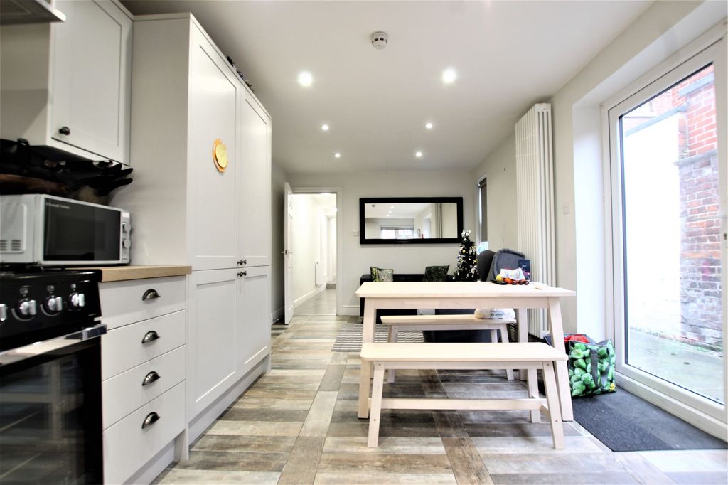 Property photo 2 of 14 Photo 6