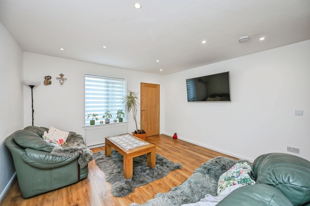 Property photo 3 of 13 Pbox-Img.Jpg