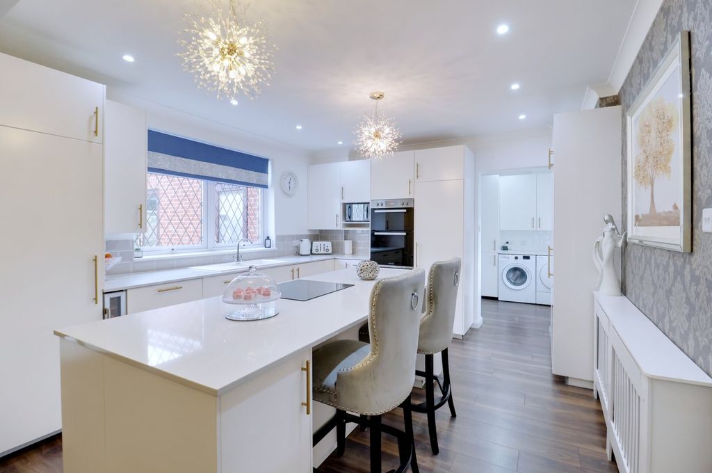 Property photo 2 of 25