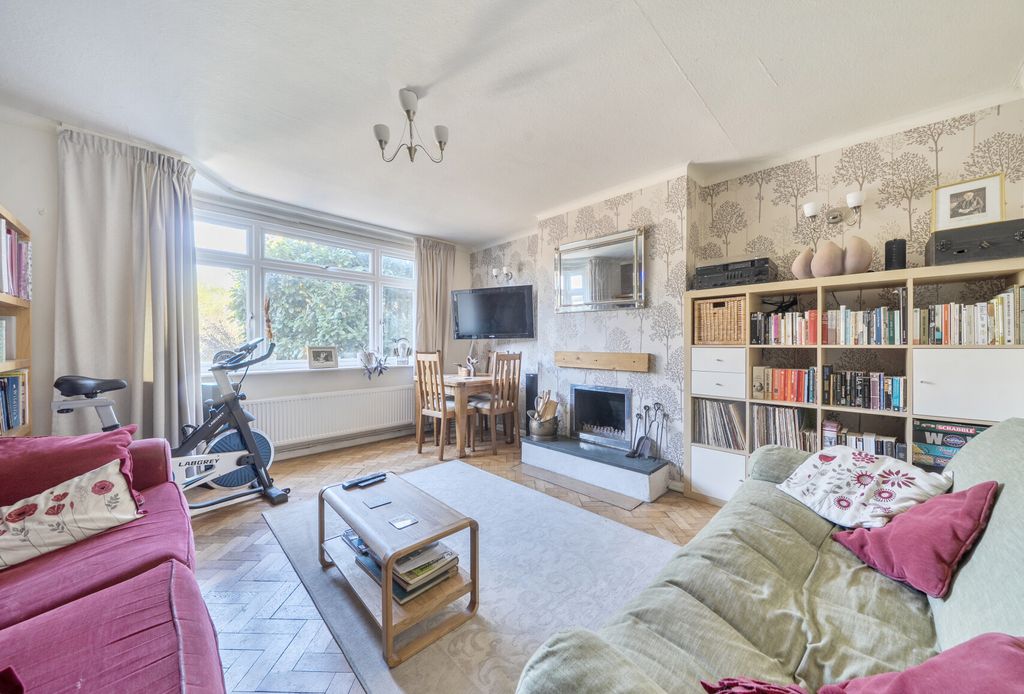 Property photo 2 of 18 1454548-20-69F392...