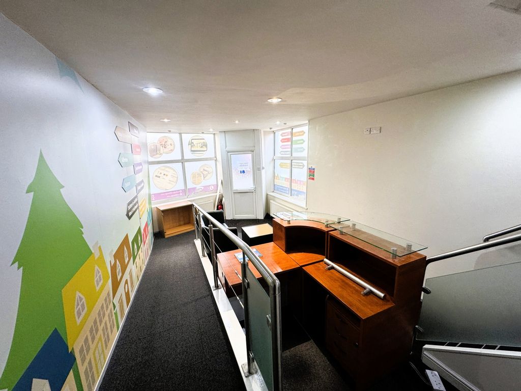 Property photo 3 of 14 Photo 5