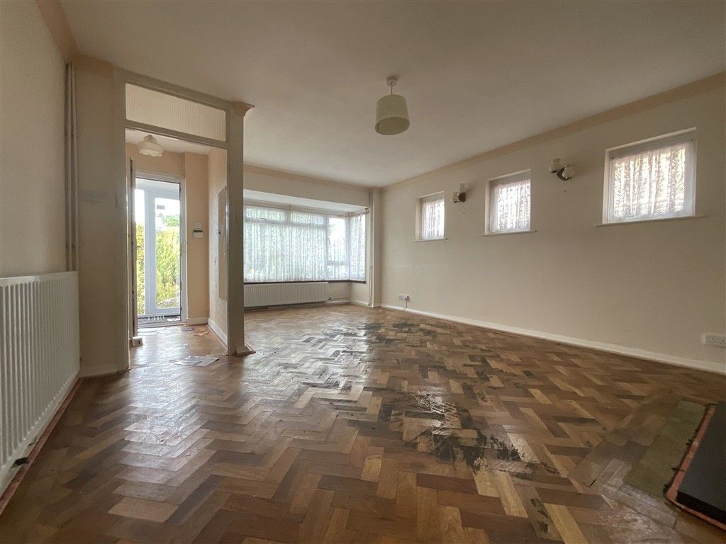 Property photo 3 of 6 Lounge