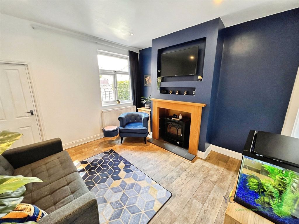 Property photo 3 of 16 Lounge