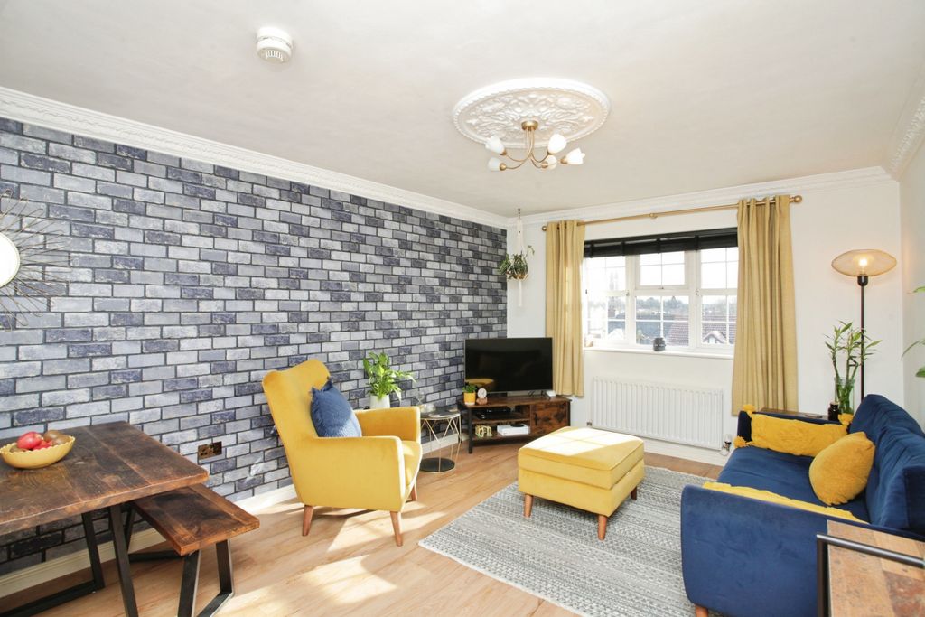 Property photo 3 of 16