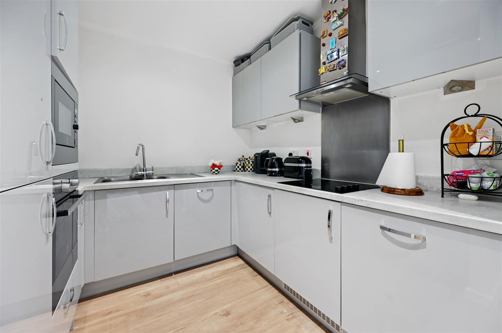 Property photo 3 of 10 Rcar- Elmond Mansions2.Jpg