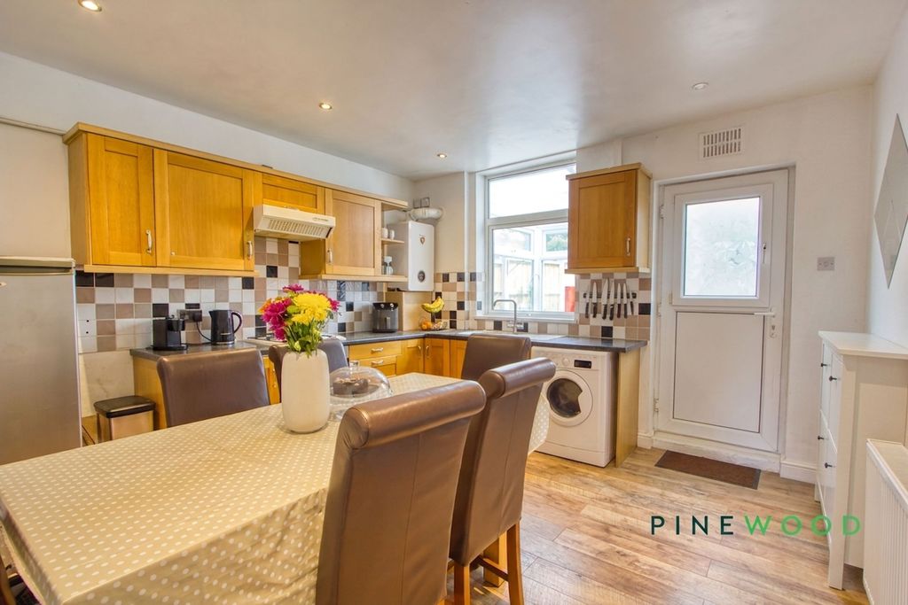 Property photo 2 of 17 Kitchen / Diner